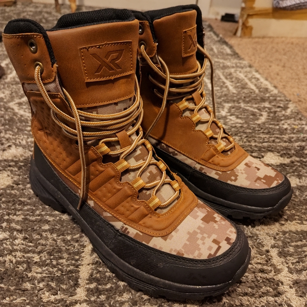 Men's size 9 XRAY Polar Camo Boots